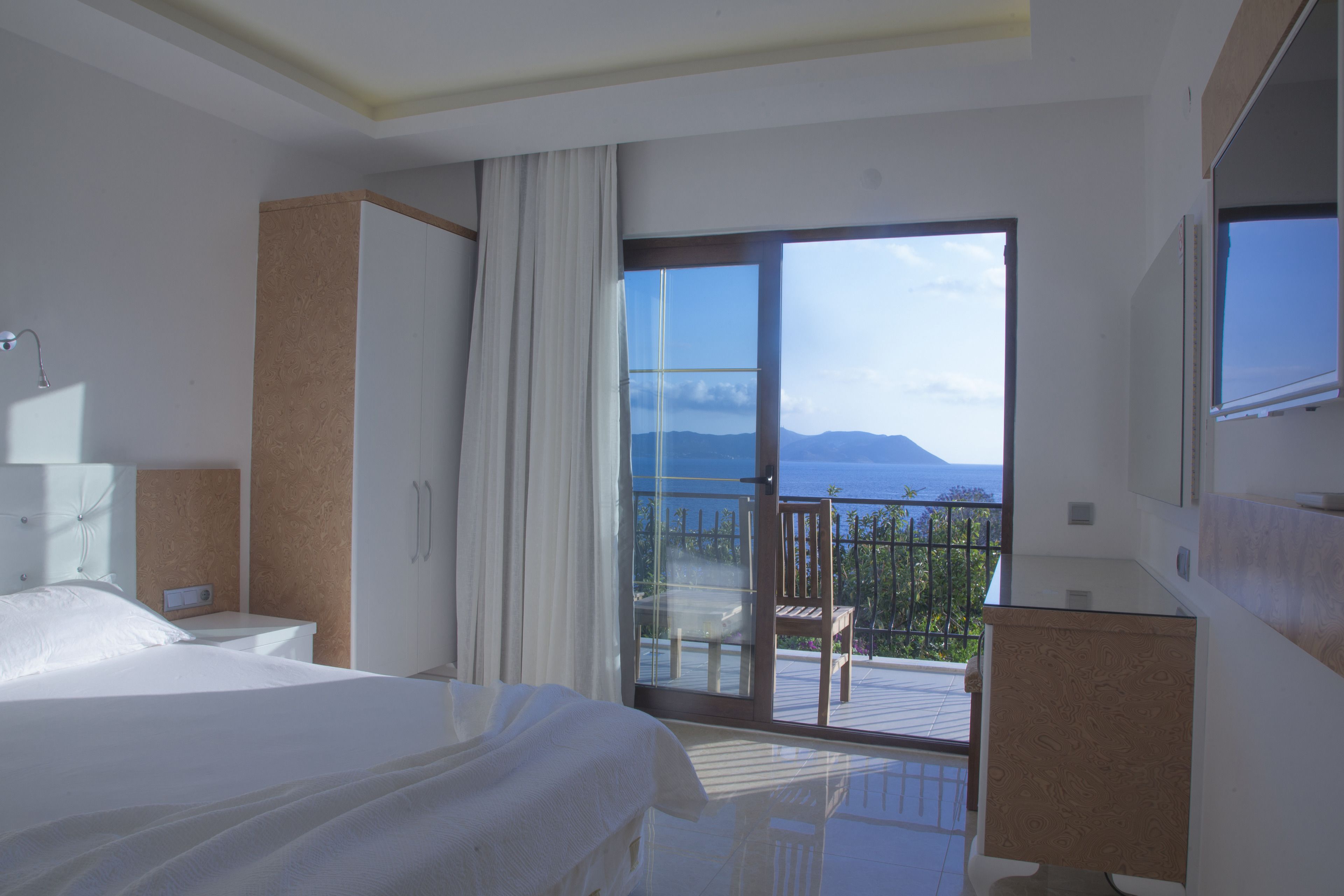 standard double or twin room, sea view | minibar, desk, soundproofing, iron/ironing board