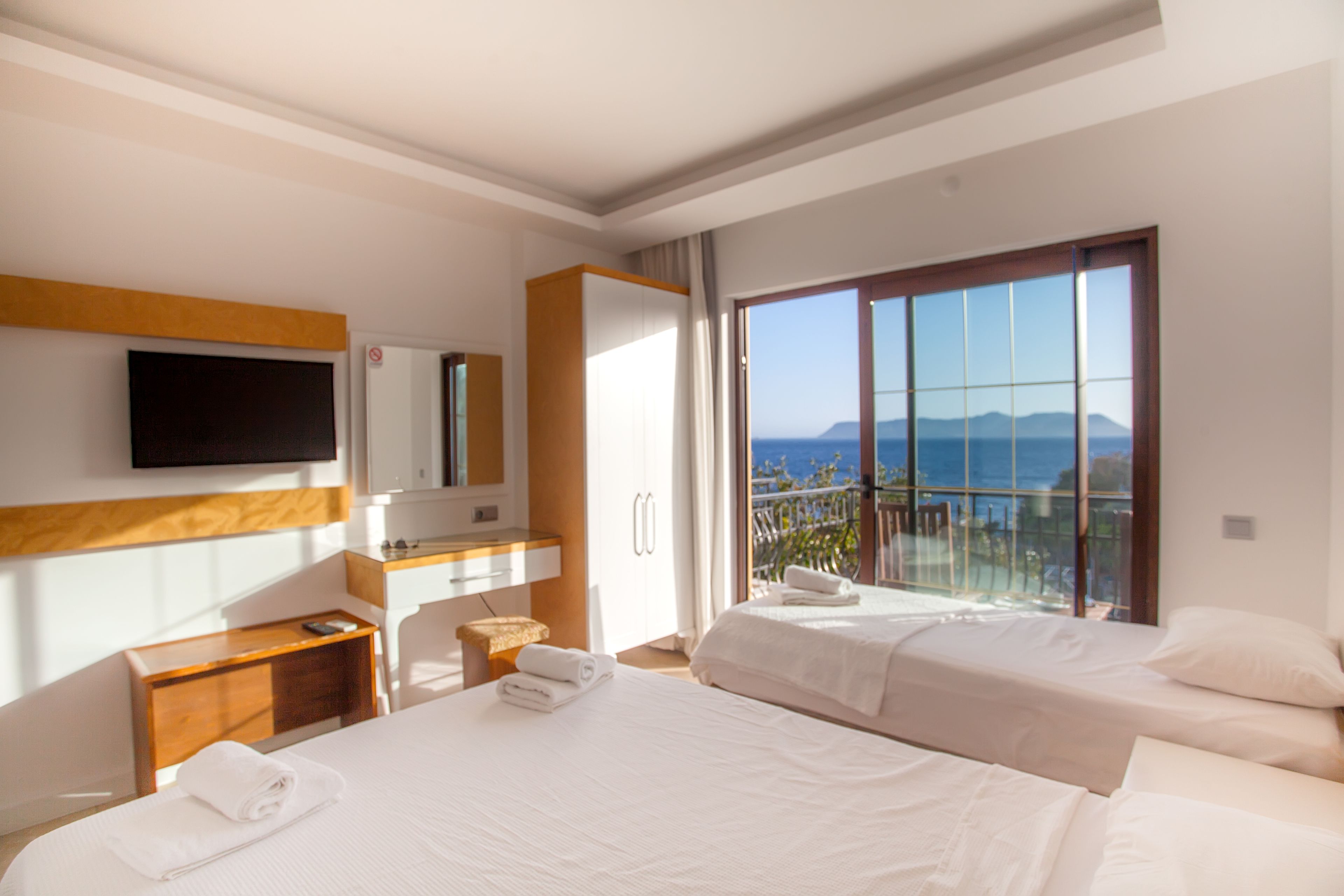 standard double or twin room, sea view | minibar, desk, soundproofing, iron/ironing board