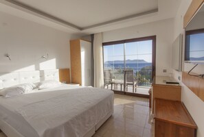 Minibar, escritorio y sistema de insonorización 