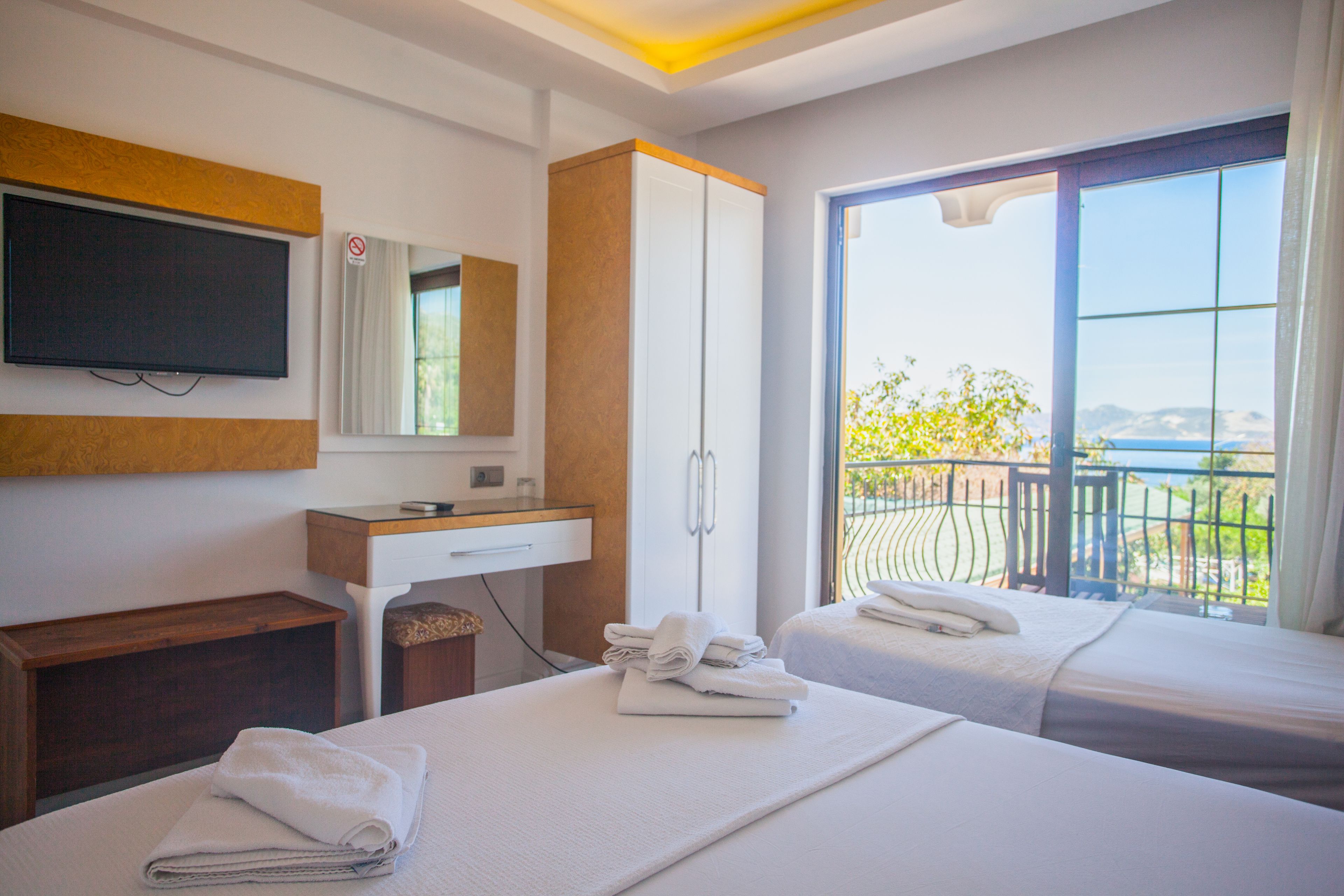 standard double or twin room, sea view | minibar, desk, soundproofing, iron/ironing board