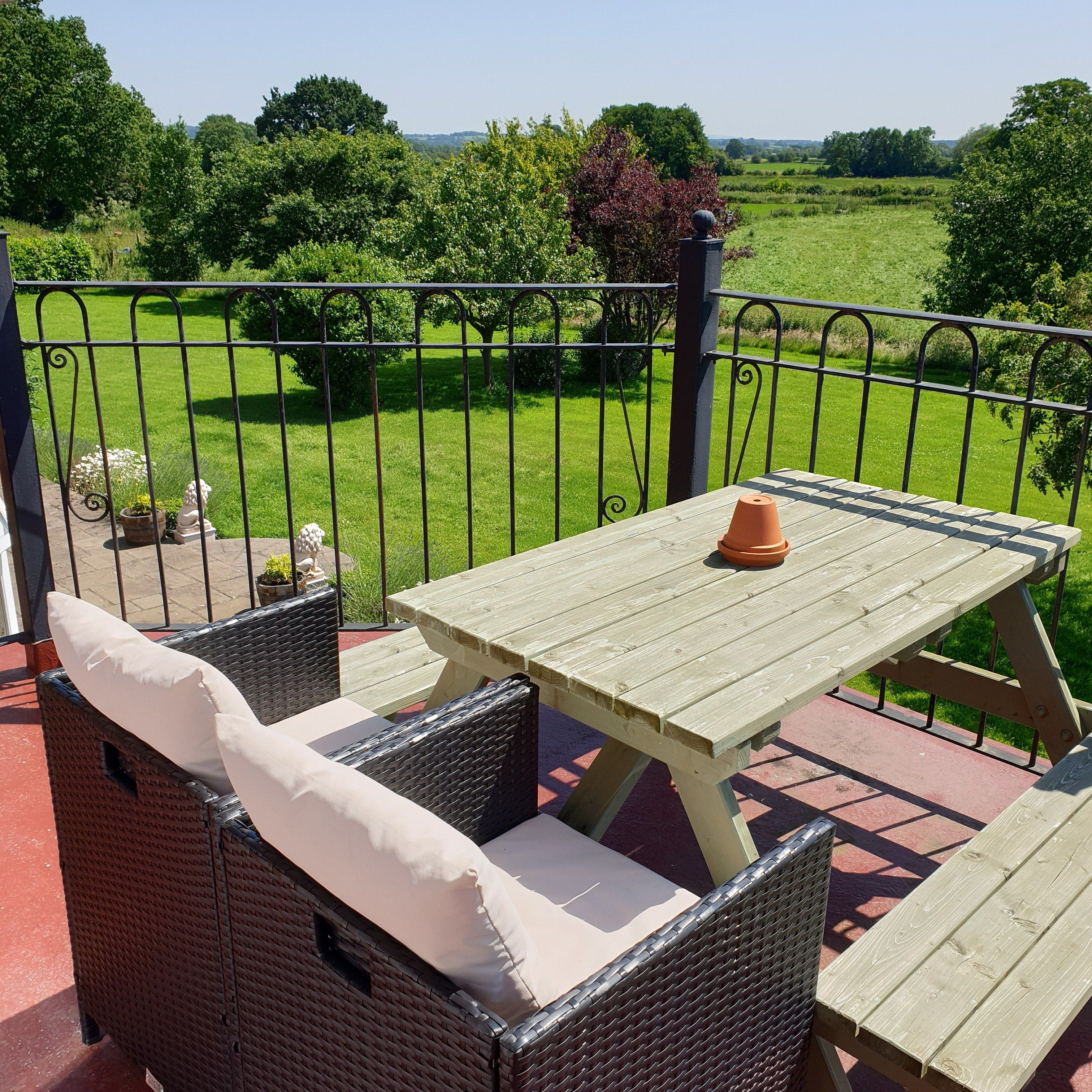 Executive Double Room, 1 King Bed, Balcony, Garden View | Individually decorated, individually furnished, iron/ironing board