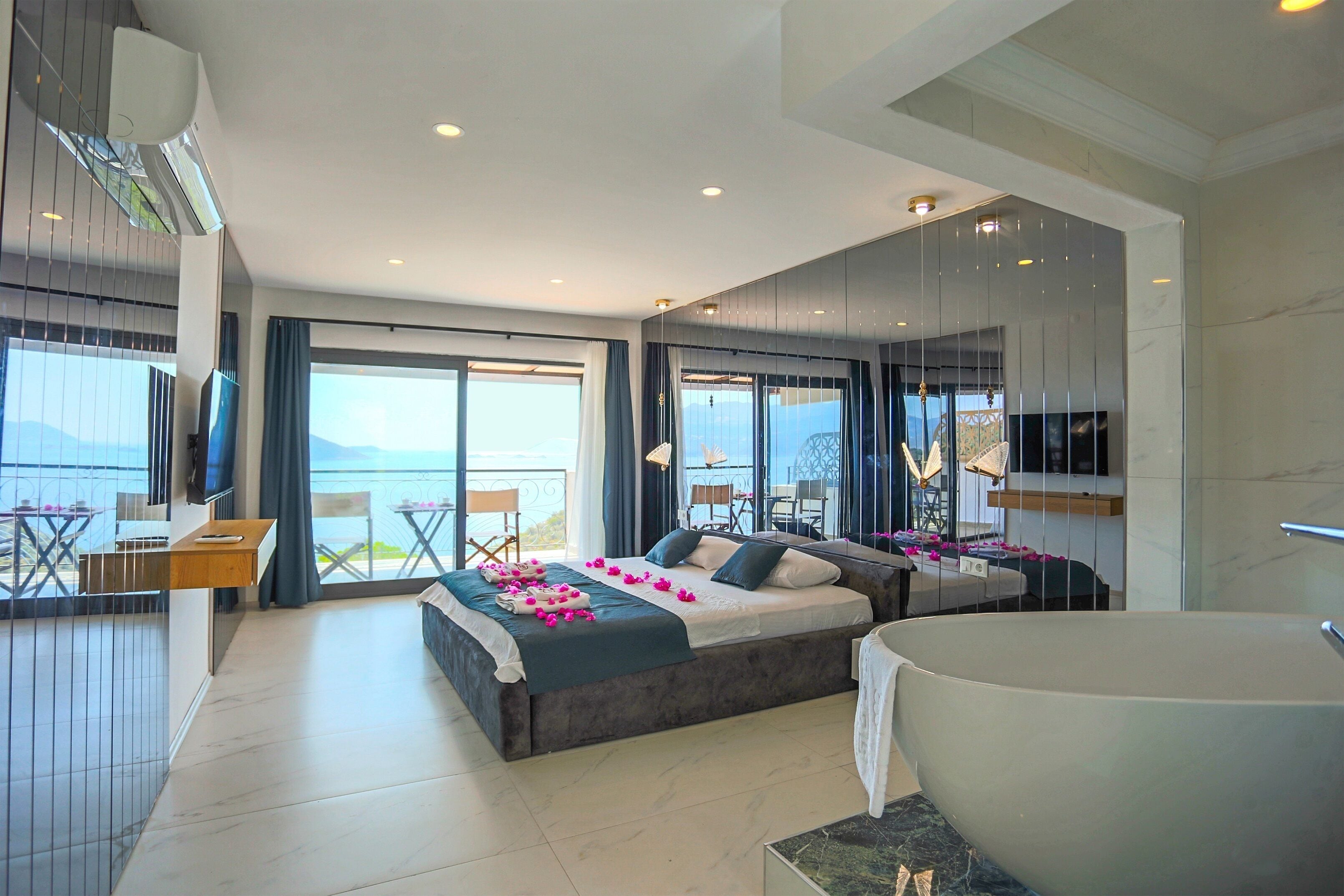 deluxe room, lanai, sea view | 1 bedroom, desk, soundproofing, free wifi