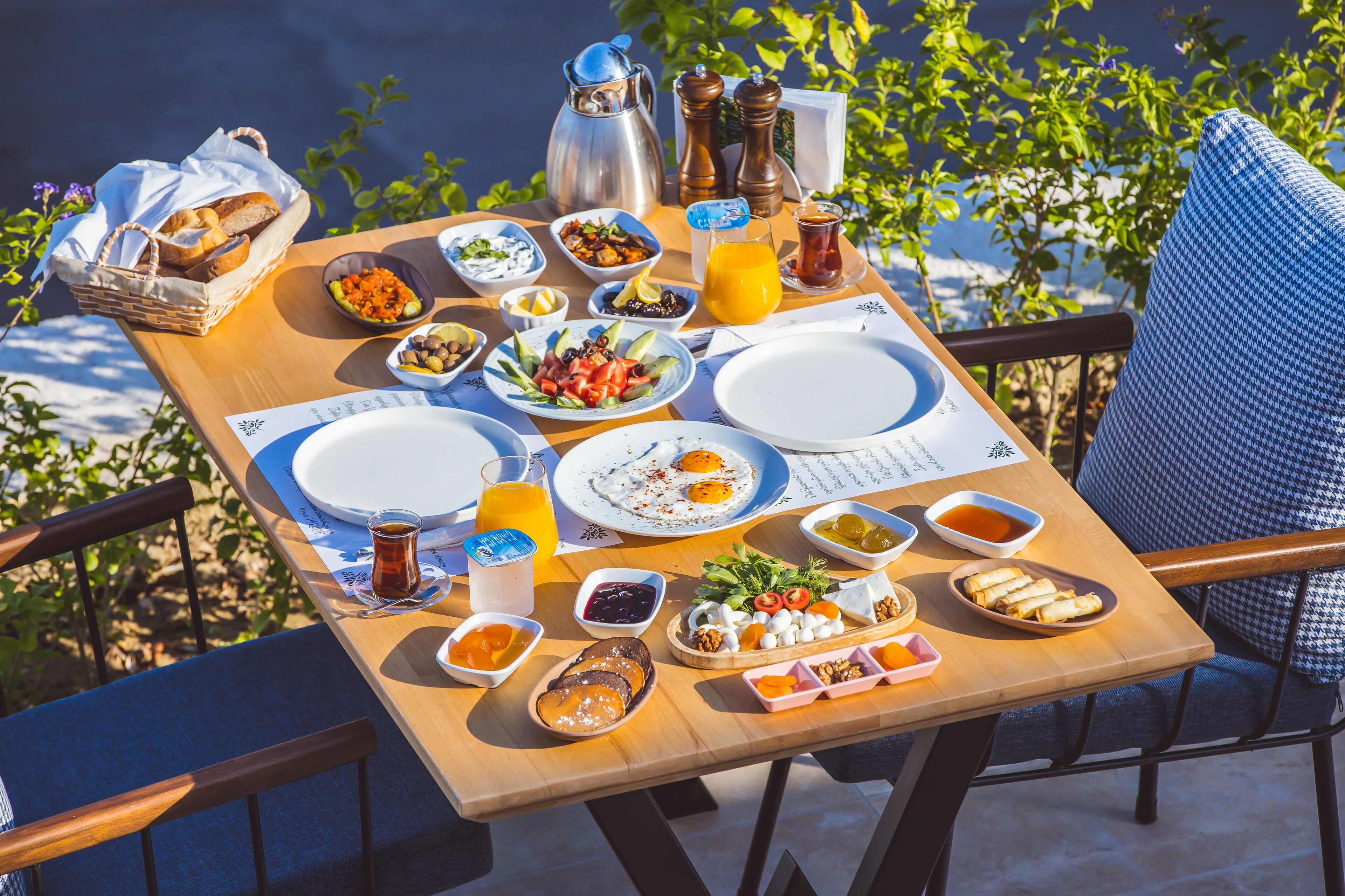 free local cuisine breakfast