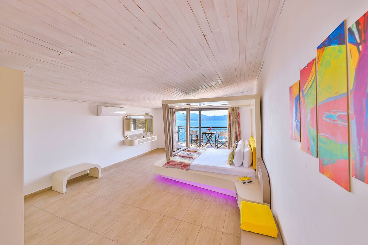 Superior tweepersoonskamer, balkon, uitzicht op zee | Een bureau, geluiddichte muren, gratis wifi, beddengoed