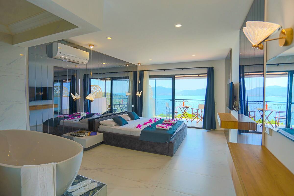 Deluxe kamer, veranda, uitzicht op zee | Een bureau, geluiddichte muren, gratis wifi, beddengoed