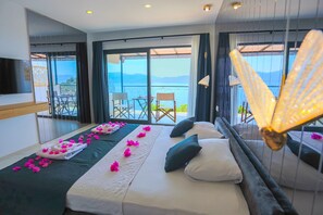 Deluxe-Zimmer, Veranda, Meerblick | Schreibtisch, schallisolierte Zimmer, kostenloses WLAN, Bettwäsche