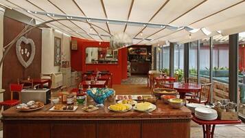 Desayuno bufé gratuito