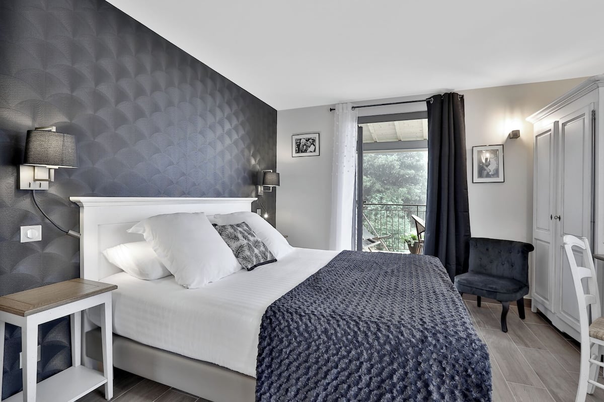 Chambre supérieure double, salle de bain privée | Décor unique, ameublement unique, bureau, accÚs au Wi-Fi (inclus)