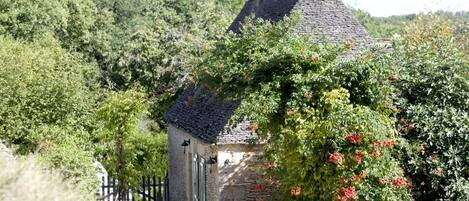 Comfort-Haus, 2 Schlafzimmer, eigenes Bad | Individuell dekoriert, individuell eingerichtet, Schreibtisch