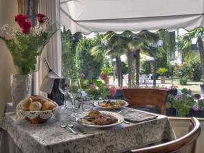 Frühstück, Mittagessen, Abendessen, italienische Küche 
