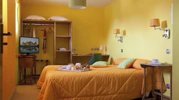 Habitació doble estàndard | Decoració individual, mobiliari individual i escriptori