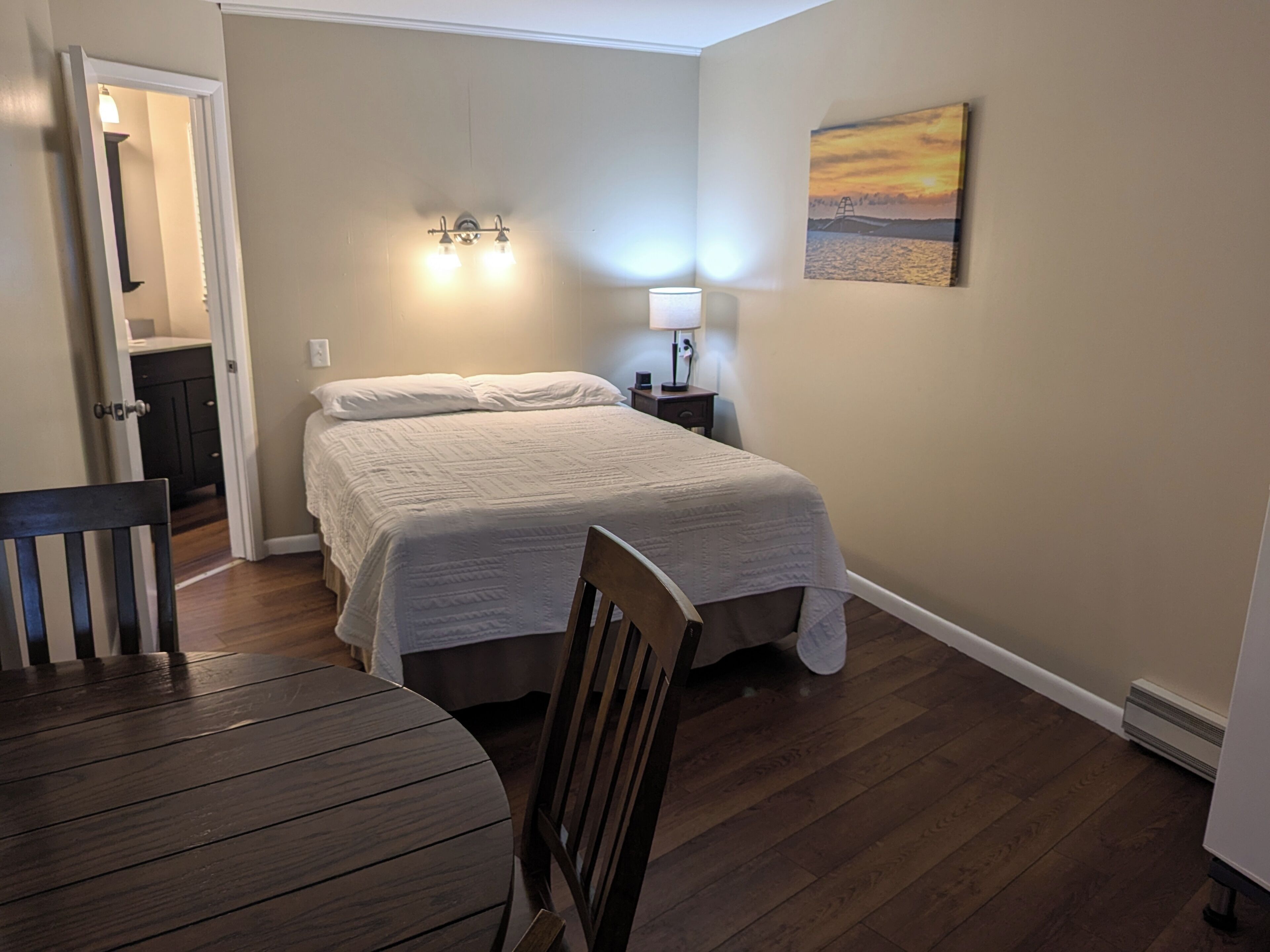 Premium studio suite | Een bureau, een strijkplank/strijkijzer, gratis wifi