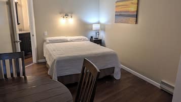 Premium-Studiosuite | Schreibtisch, Bügeleisen/Bügelbrett, kostenloses WLAN