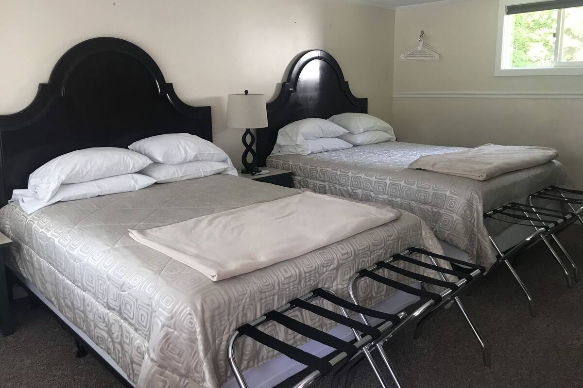 Zimmer, 2 Queen-Betten, Nichtraucher, Kühlschrank und Mikrowelle