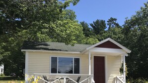 Classic Cabin, 1 King Bed, Non Smoking, Refrigerator & Microwave