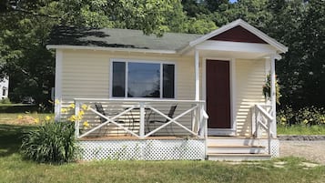 Classic Cabin, 1 King Bed, Non Smoking, Refrigerator & Microwave | Desk, iron/ironing board, rollaway beds, free WiFi