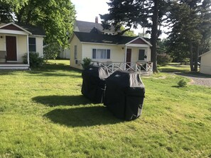BBQ/picnic Area - Gallagher's Travels Bar Harbor Motel & Cabins (Bar Harbor)