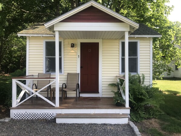 Economy Cabin, 1 Queen Bed, Non Smoking, Refrigerator & Microwave | Terrace/patio