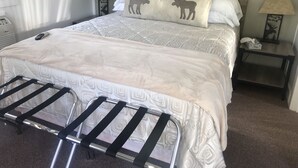 Economy Cabin, 1 Queen Bed, Non Smoking, Refrigerator & Microwave
