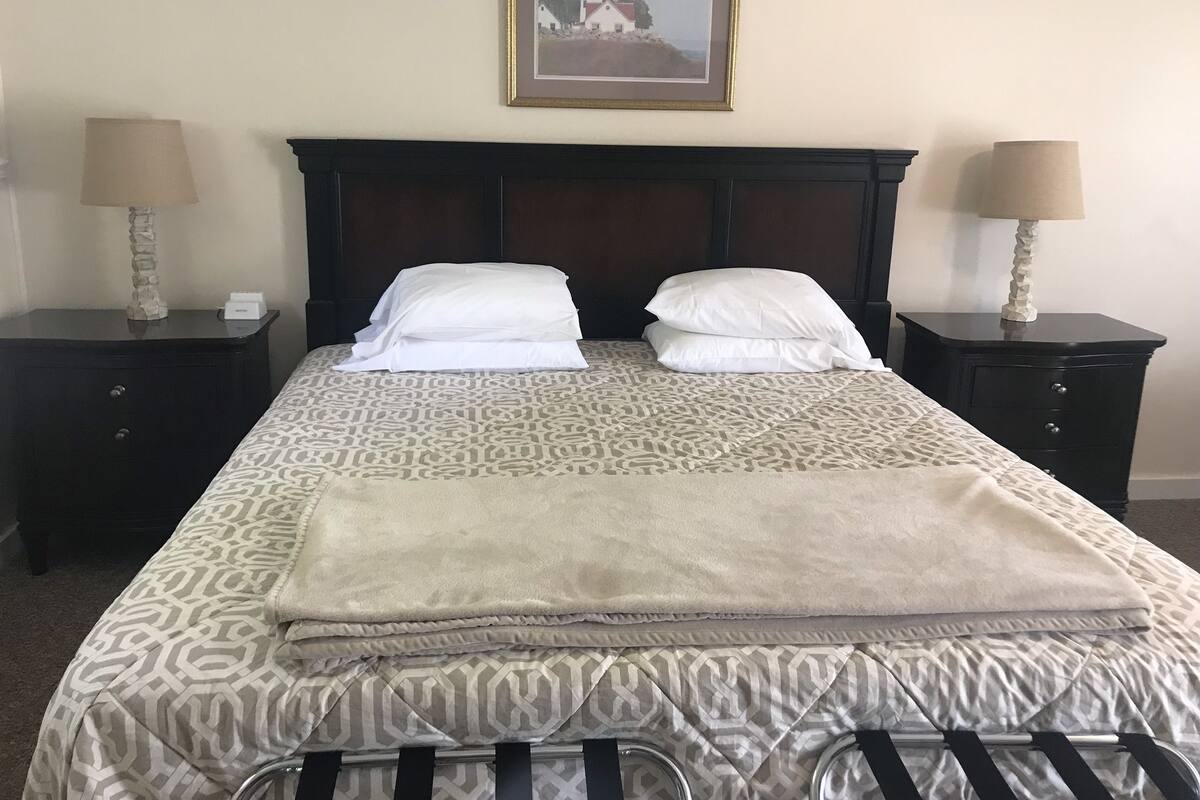 Zimmer, 1 King-Bett, Nichtraucher, Kühlschrank und Mikrowelle