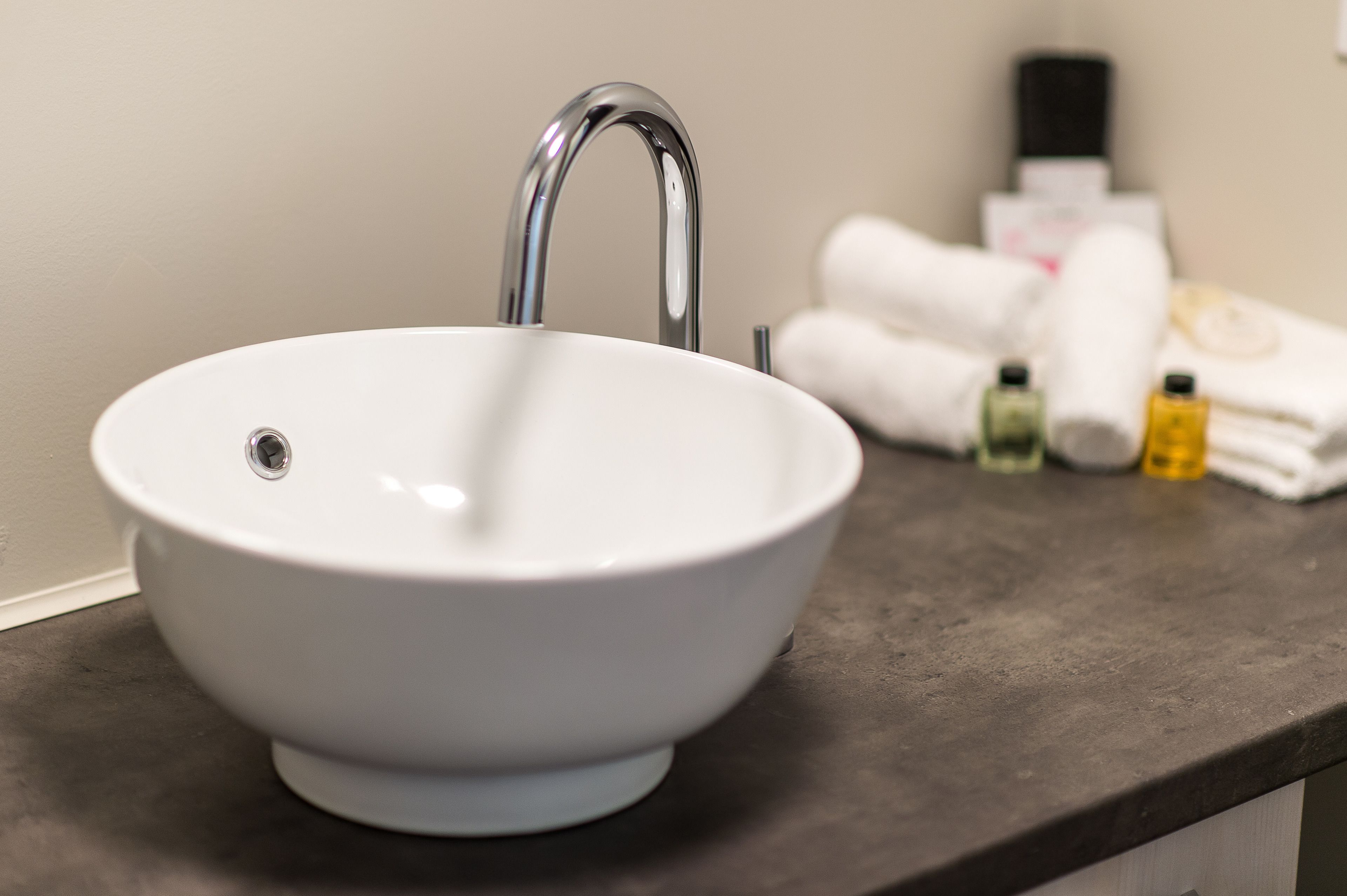 family room, 2 queen beds | bathroom | combined shower/bathtub, hydromassage showerhead, hair dryer, towels