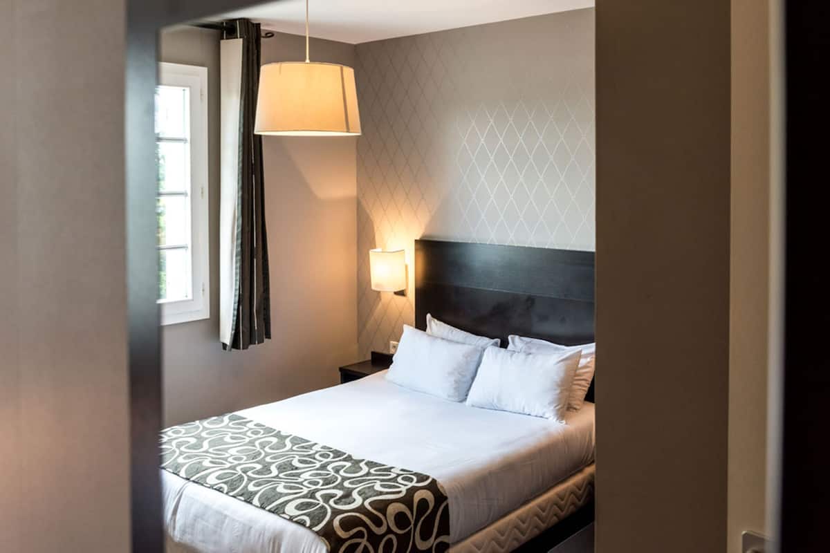 In-room safe, desk, blackout curtains, soundproofing