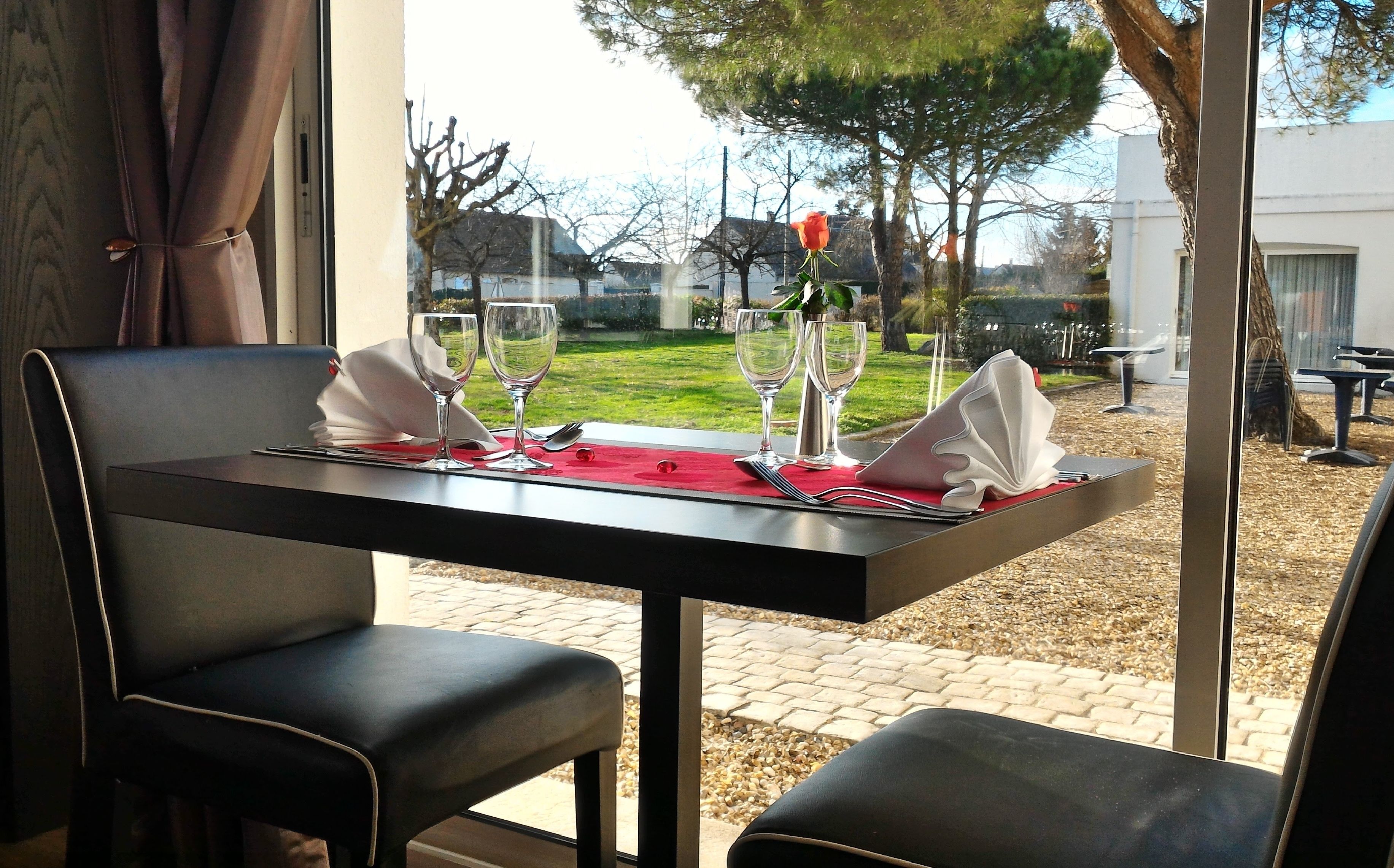 lunch and dinner served, french cuisine