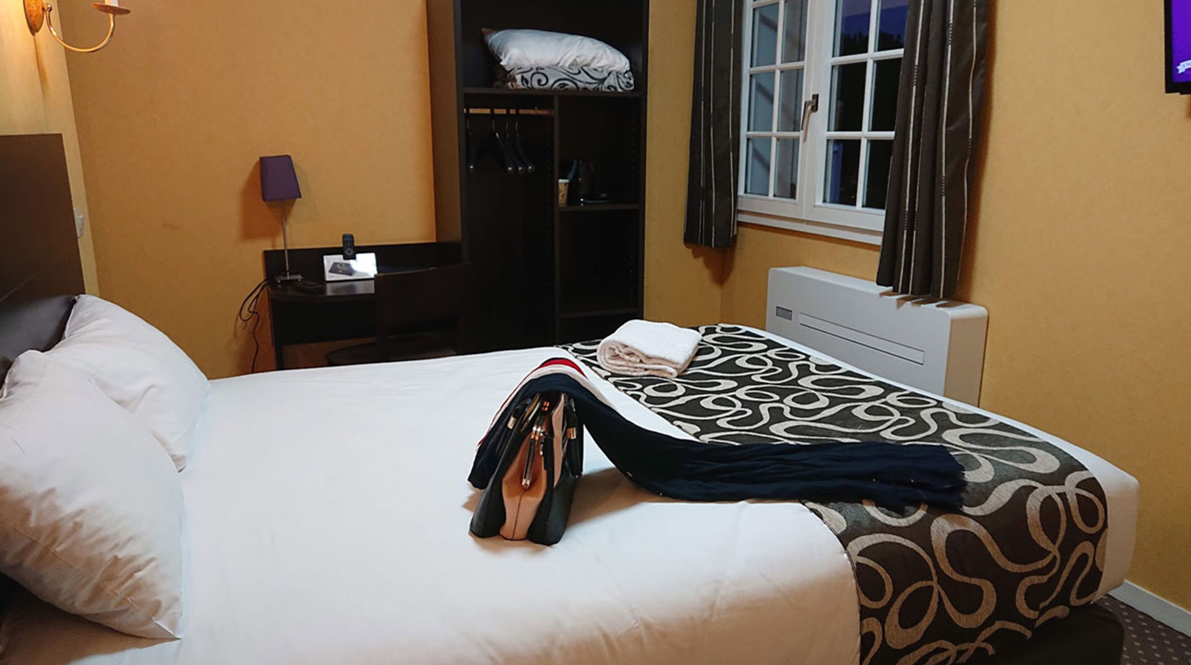 single room | in-room safe, desk, blackout curtains, soundproofing