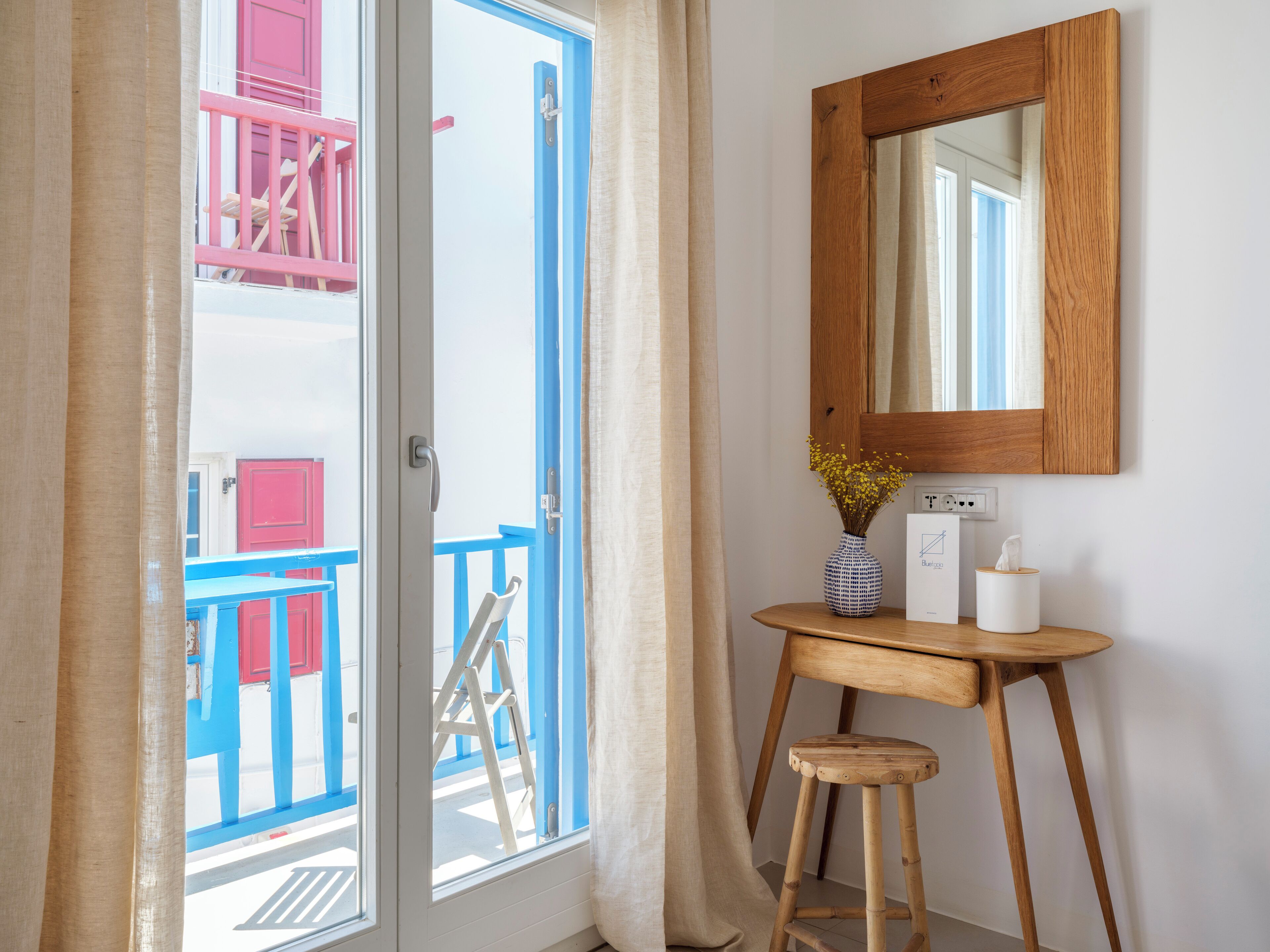 junior suite (street view) | premium bedding, minibar, in-room safe, desk