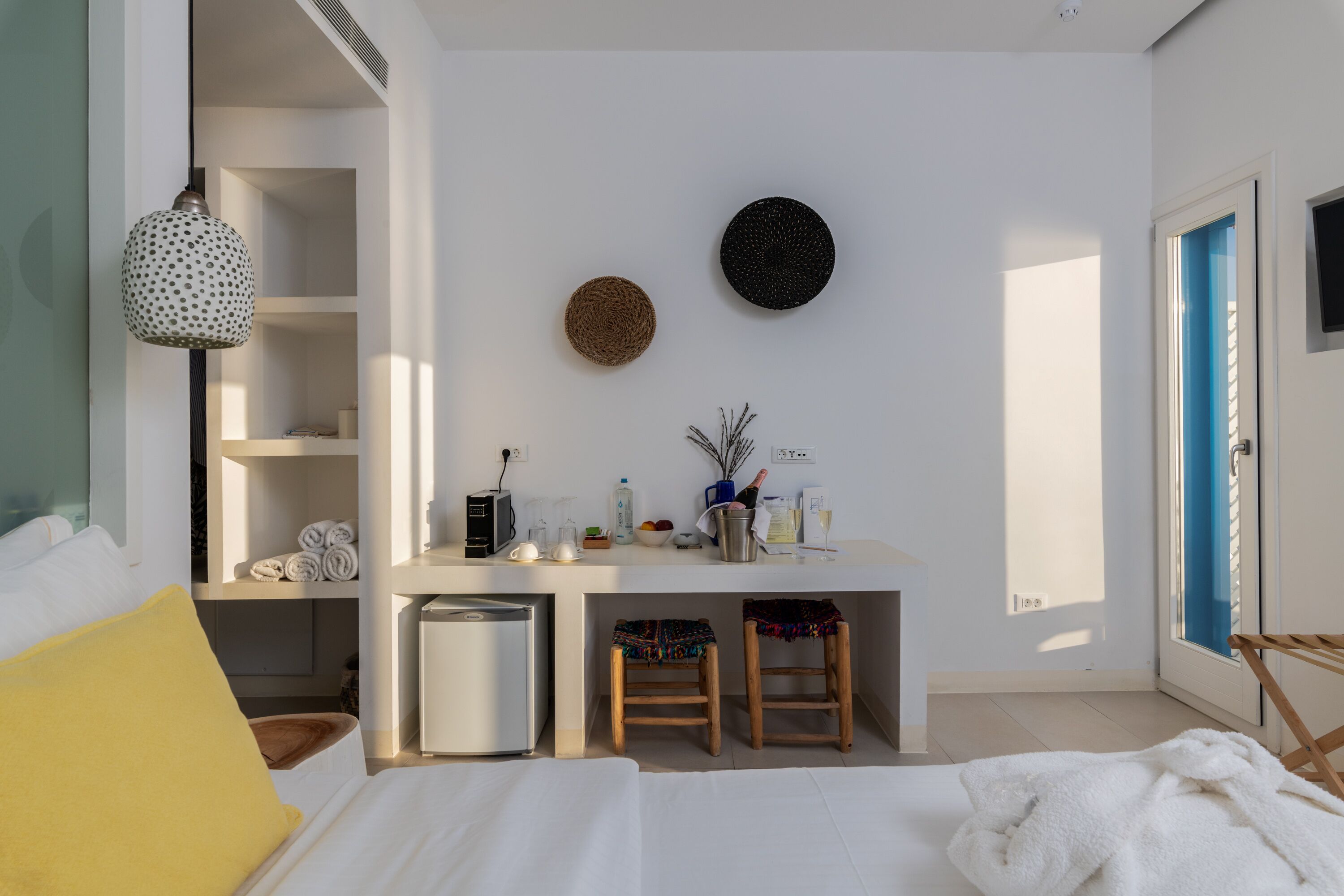 suite, sea view | premium bedding, minibar, in-room safe, desk