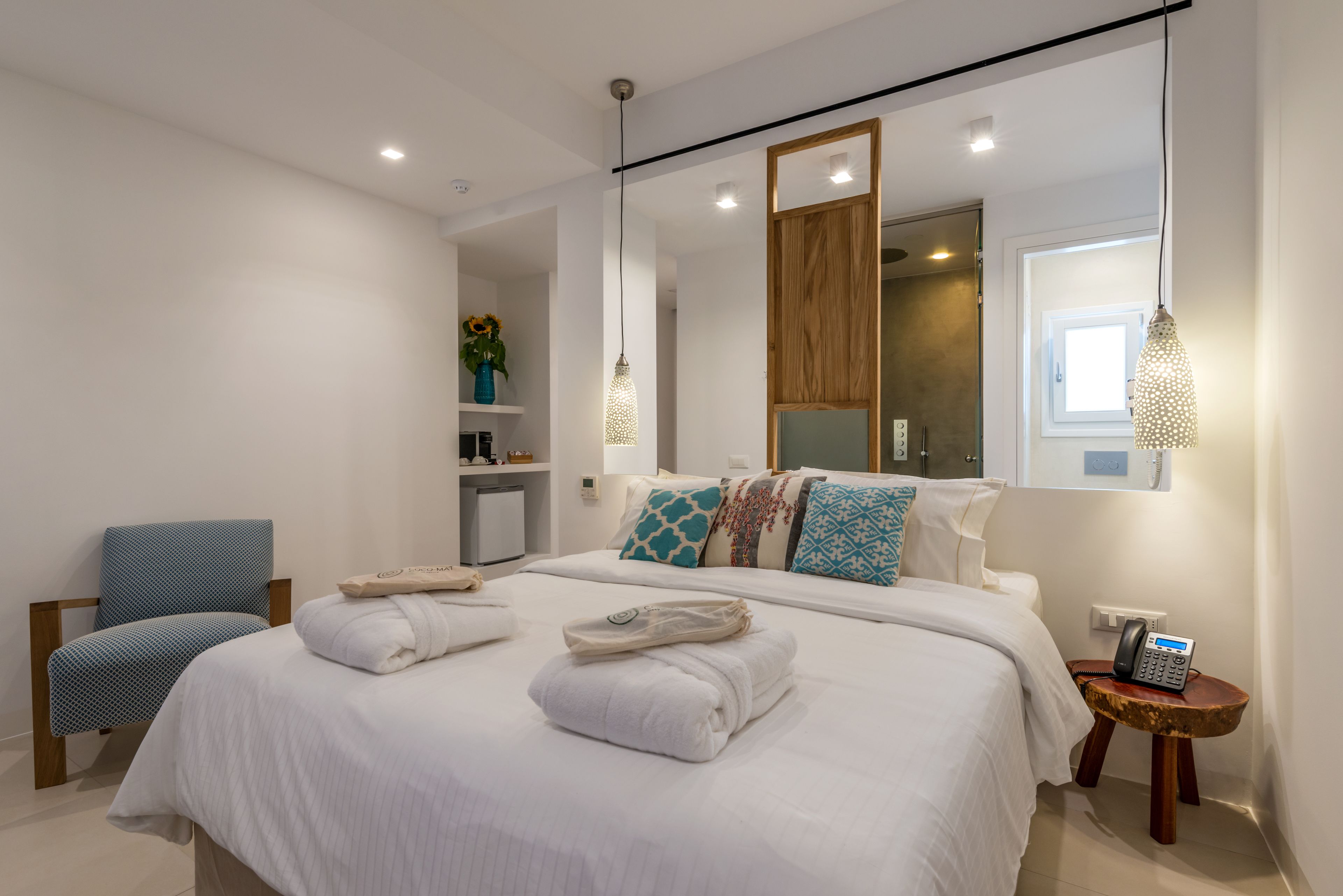 honeymoon suite, sea view | premium bedding, minibar, in-room safe, desk