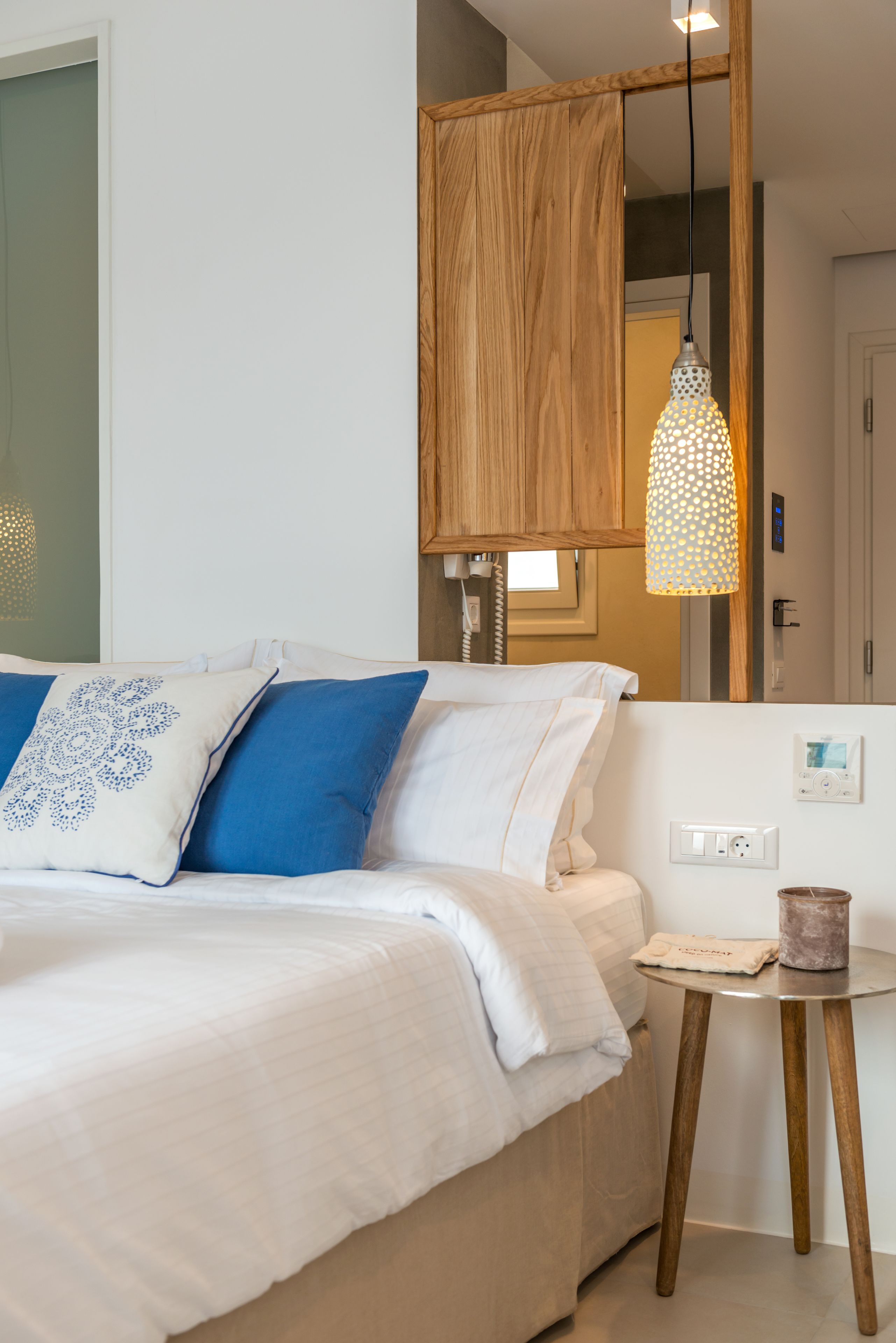 deluxe suite, sea view | premium bedding, minibar, in-room safe, desk