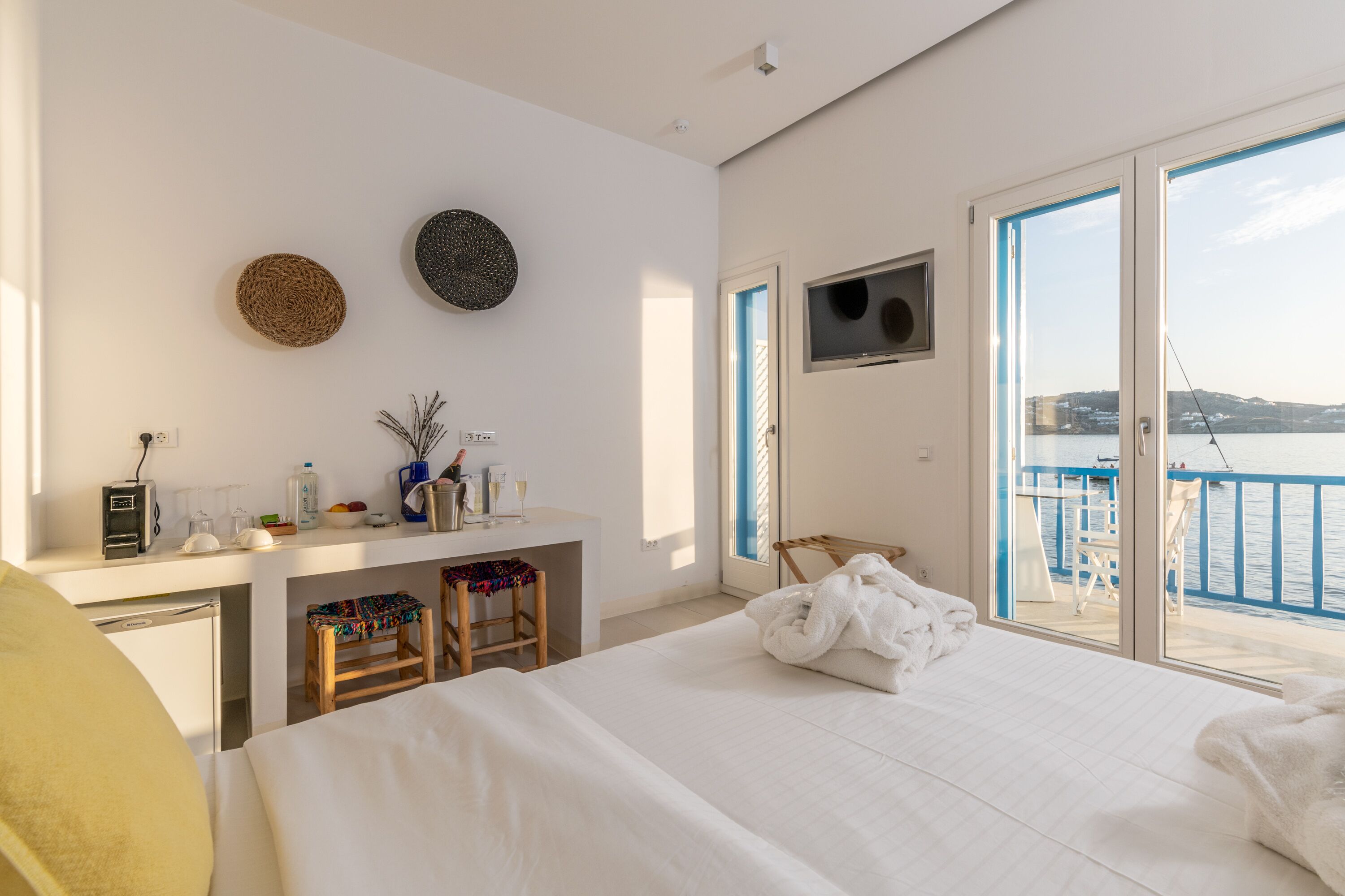 suite, sea view | premium bedding, minibar, in-room safe, desk