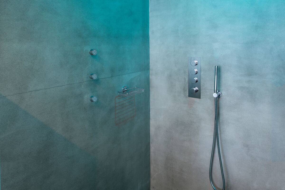 shower, hydromassage showerhead, designer toiletries, hair dryer