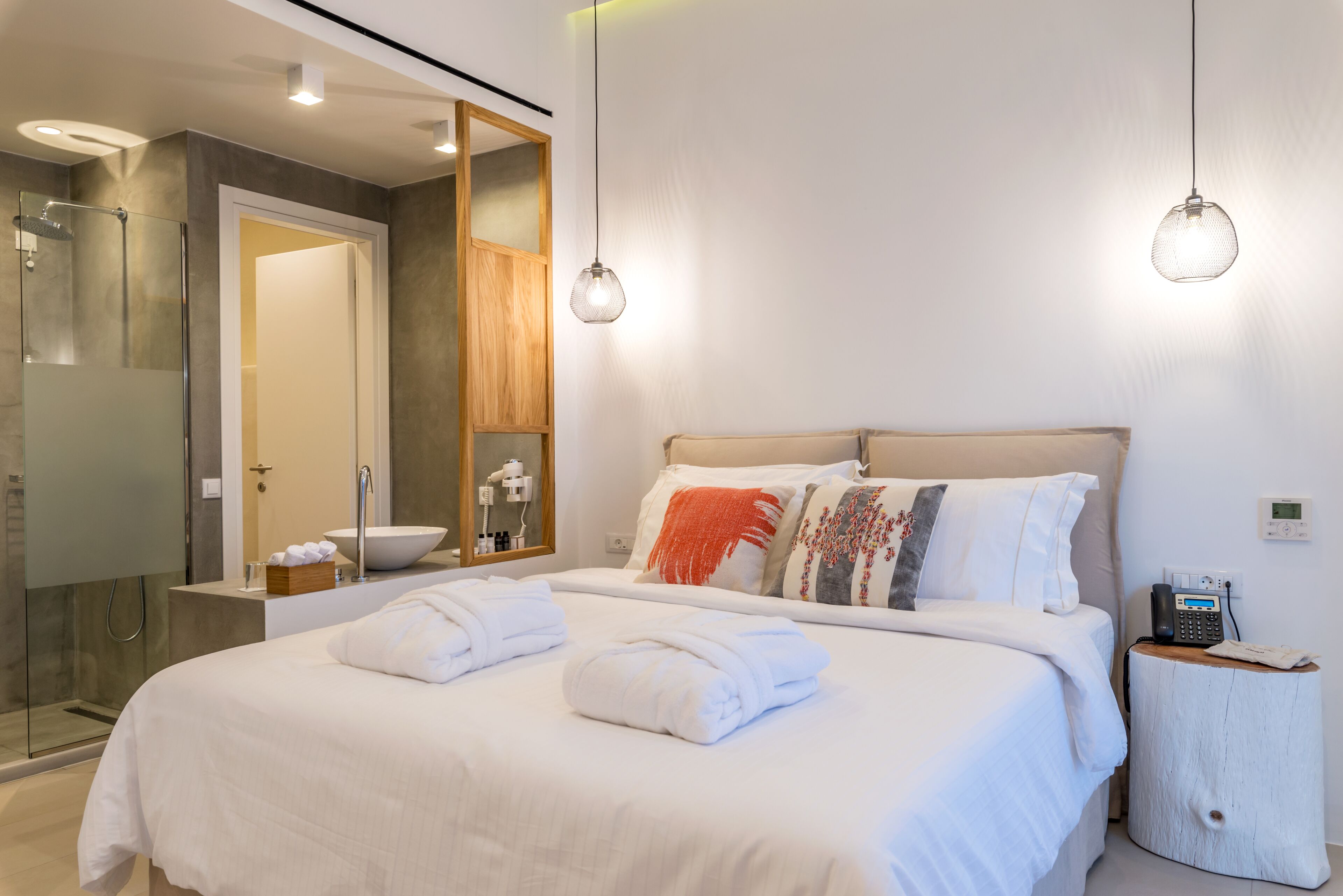 suite, sea view | premium bedding, minibar, in-room safe, desk