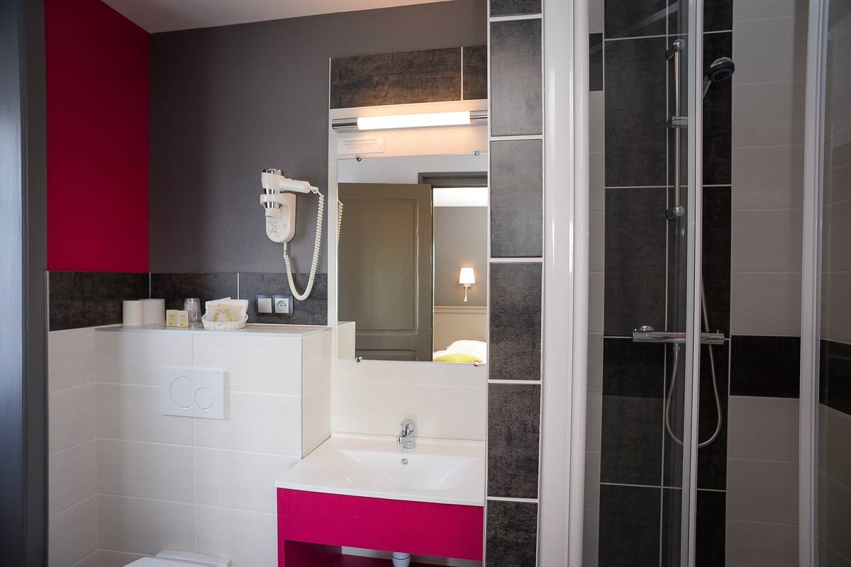 superior twin room | bathroom | free toiletries, hair dryer, towels, soap