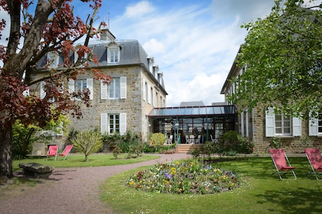 Esterni. Logis Auberge de la Sélune
