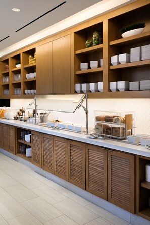 Free daily buffet breakfast  - Hyatt House New York/Chelsea (New York)