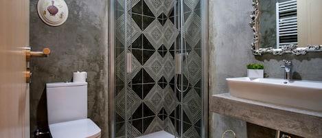 Douche, serviettes fournies