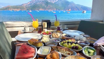 Free daily full breakfast