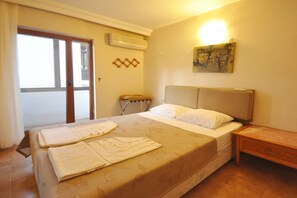 Zimmer, Balkon, Meerblick | Zimmersafe, schallisolierte Zimmer, kostenloses WLAN, Bettwäsche