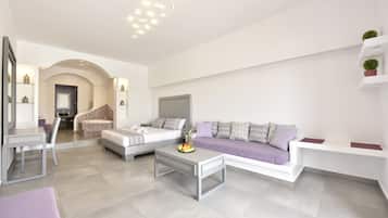 Suite (King) | Free minibar items, in-room safe, desk, soundproofing