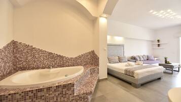 Suite (King) | Private spa tub