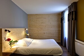 Minibar, safe på rommet, skrivebord og lydisolert