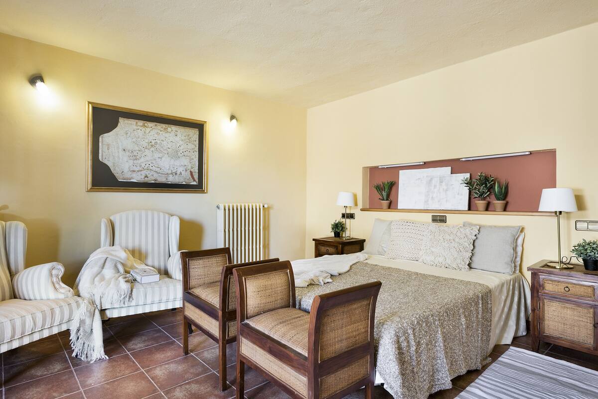 Family Room | Desk, free WiFi