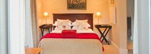 Queen Size Room | Meja, katil lipat simpan/tambahan, Wi-fi percuma, cadar katil