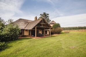 Front of property - Ardmore Guest Farm (Ardmore)