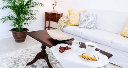 Cattleya's New Kingston Guest Apartment