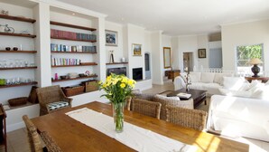 Family House, 3 Bedrooms, Non Smoking | Living area - Felsensicht Holiday Home (Cape Town)