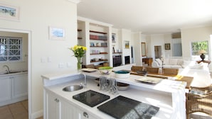Family House, 3 Bedrooms, Non Smoking | Private kitchen - Felsensicht Holiday Home (Cape Town)